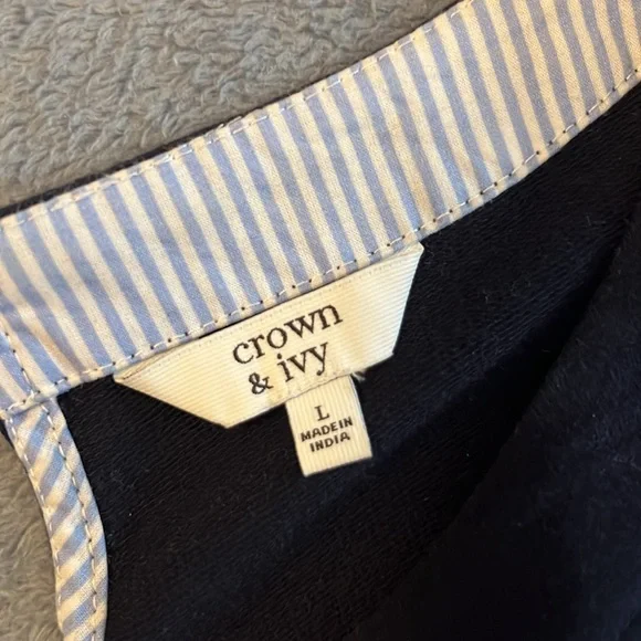 Crown & Ivy Top - Picture 2 of 3